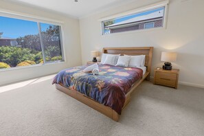 5 bedrooms, iron/ironing board, free WiFi, bed sheets