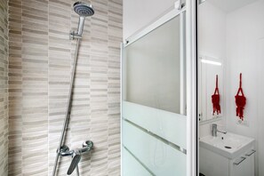 Shower, towels
