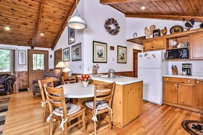 Fridge, oven, stovetop, coffee/tea maker