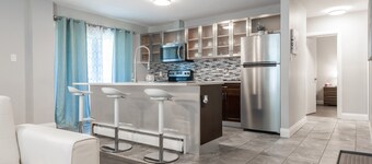 ENTIRE 2 BEDROOM APARTMENT UPTOWN WATERLOO