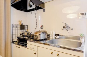 冰箱、微波炉、炉灶、厨具/餐具