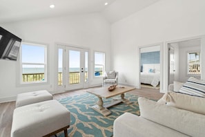 TV - Boss Beach / 507 W Beach Drive (Oak Island)