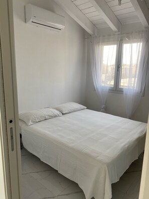 1 bedroom, in-room safe, iron/ironing board, travel cot - Apartment of about 60sqm with large terrace. (Cagliari)