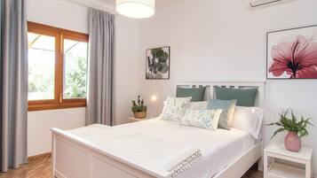 4 makuuhuonetta, silitysrauta/-lauta, ilmainen Wi-Fi, vuodevaatteet