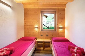3 chambres, fer et planche à repasser, Wi-Fi gratuit, draps fournis