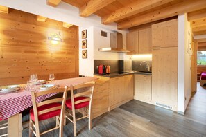 Fridge, microwave, stovetop, dishwasher - Holiday Apartment Arcadia with Mountain View & Wi-Fi (livigno)