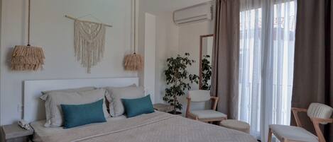 Cortinas blackout, tabla de planchar con plancha y wifi gratis