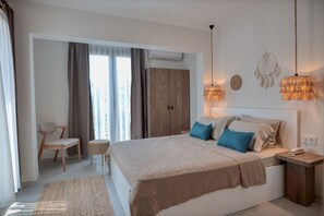 Habitación Deluxe, vista al jardín | Cortinas blackout, tabla de planchar con plancha y wifi gratis