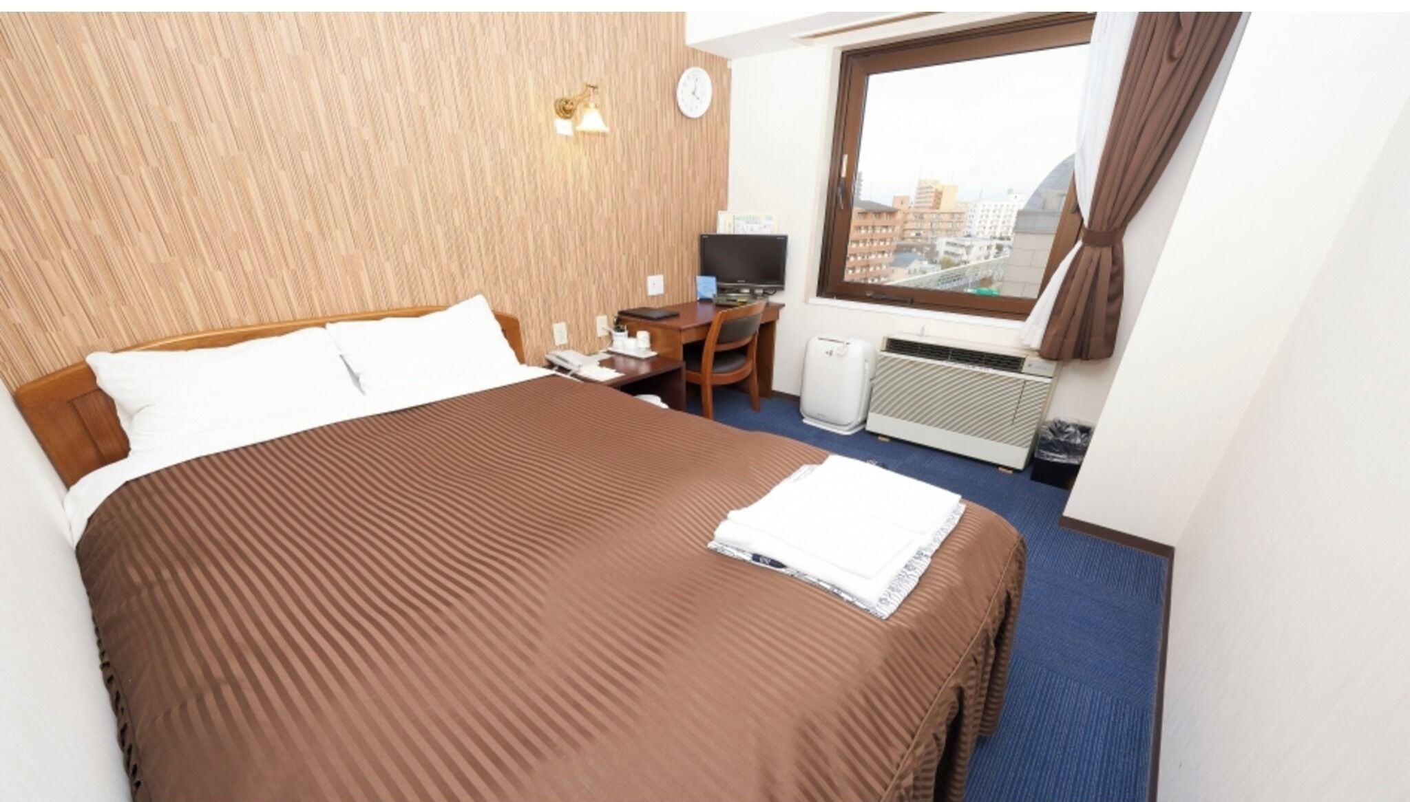 1 室のベッドルーム、デスク、アイロン / アイロン台、WiFi (無料)