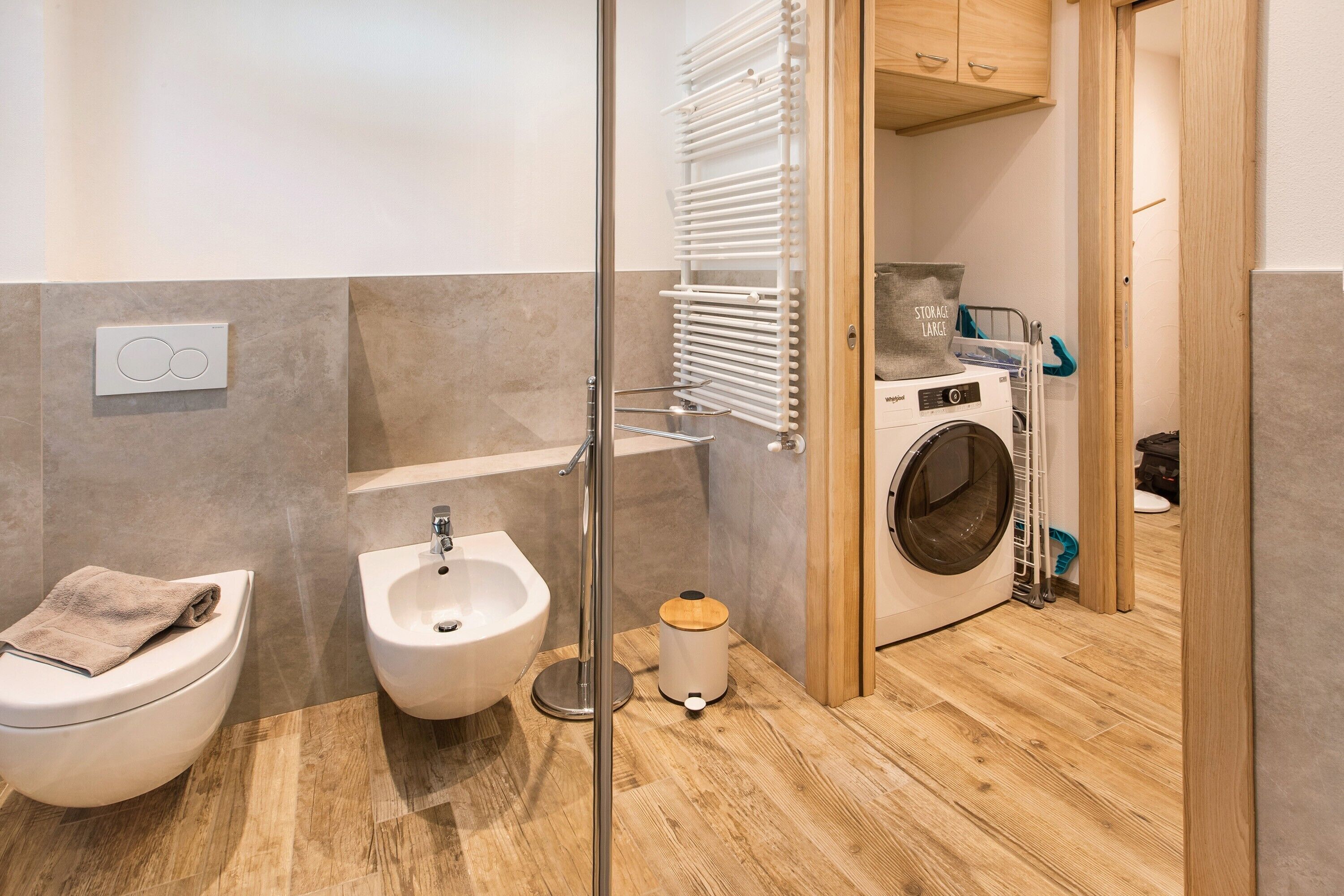 Douche, sèche-cheveux, serviettes fournies