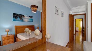 2 slaapkamers, een strijkplank/strijkijzer, gratis wifi, beddengoed