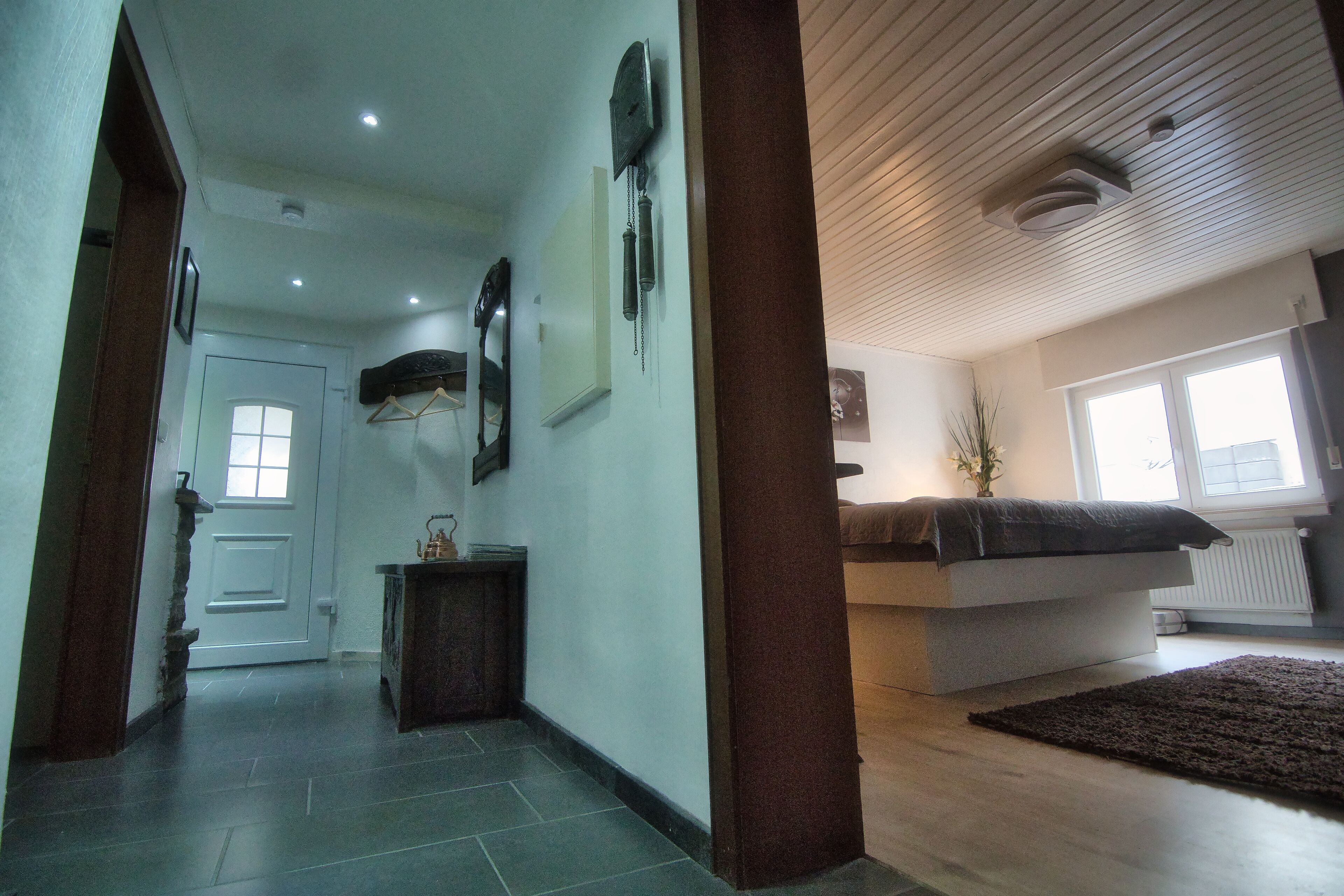 2 bedrooms, desk, iron/ironing board, travel crib