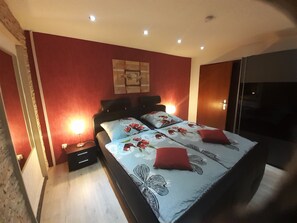 2 bedrooms, desk, iron/ironing board, travel cot