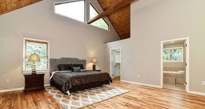 Blk Mtn home, King beds, fire pit, 15 mi to DT AVL