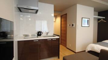 1 bedroom, desk, free WiFi, bed sheets