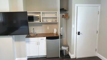 Frigorífic, microones i bullidora elèctrica