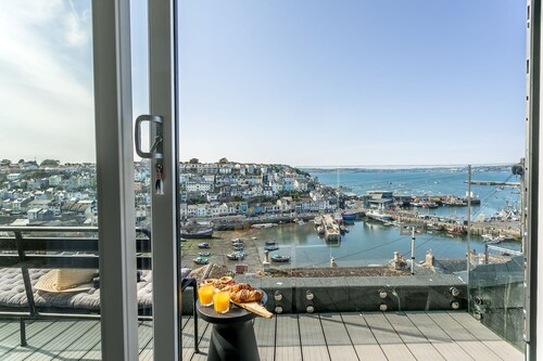 The Captain's Cottage -  An exceptional three storey refurbished Victorian home