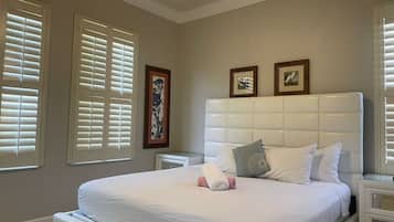 4 bedrooms, desk, iron/ironing board, travel crib