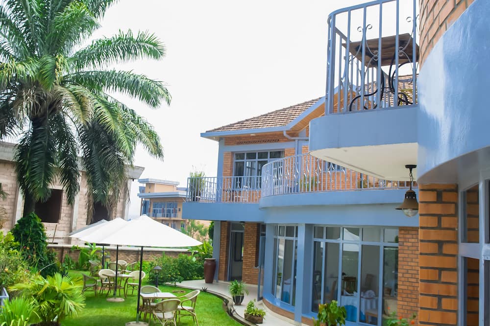 ONE CLICK HOTEL
