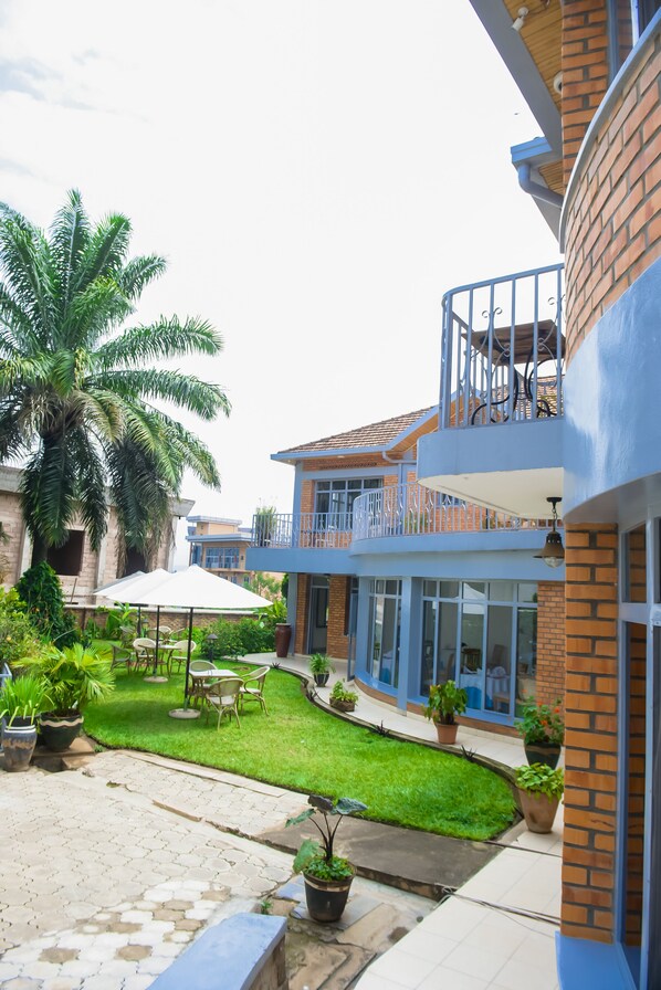 Standard Double Room | In-room safe, desk, laptop workspace, soundproofing - ONE CLICK HOTEL (Kigali)
