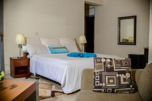 Standard Double Room | In-room safe, desk, laptop workspace, soundproofing - ONE CLICK HOTEL (Kigali)