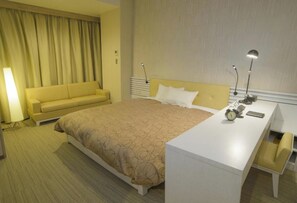 1 habitación, escritorio, tabla de planchar con plancha y wifi gratis 