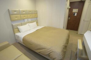 1 habitación, escritorio, tabla de planchar con plancha y wifi gratis