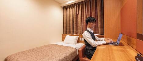 1 dormitorio, escritorio, tabla de planchar con plancha y wifi gratis