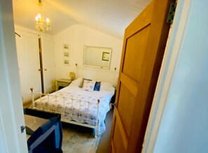 1 bedroom - The Cabin. (Washaway)