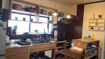 Fridge, microwave, stovetop, cookware/dishes/utensils