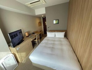 1 habitación, escritorio, tabla de planchar con plancha y wifi gratis 