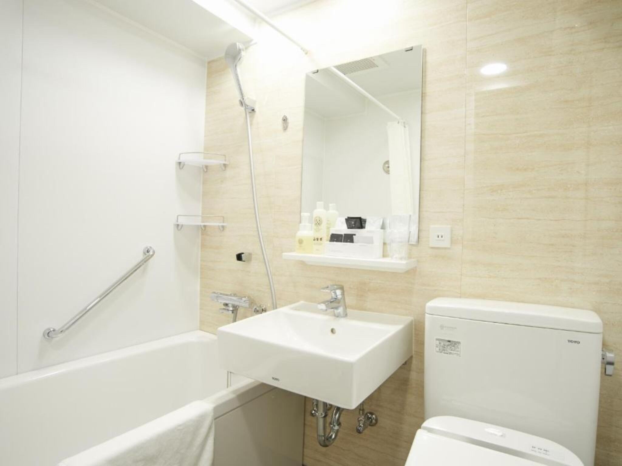 Séchoir à cheveux, serviettes fournies