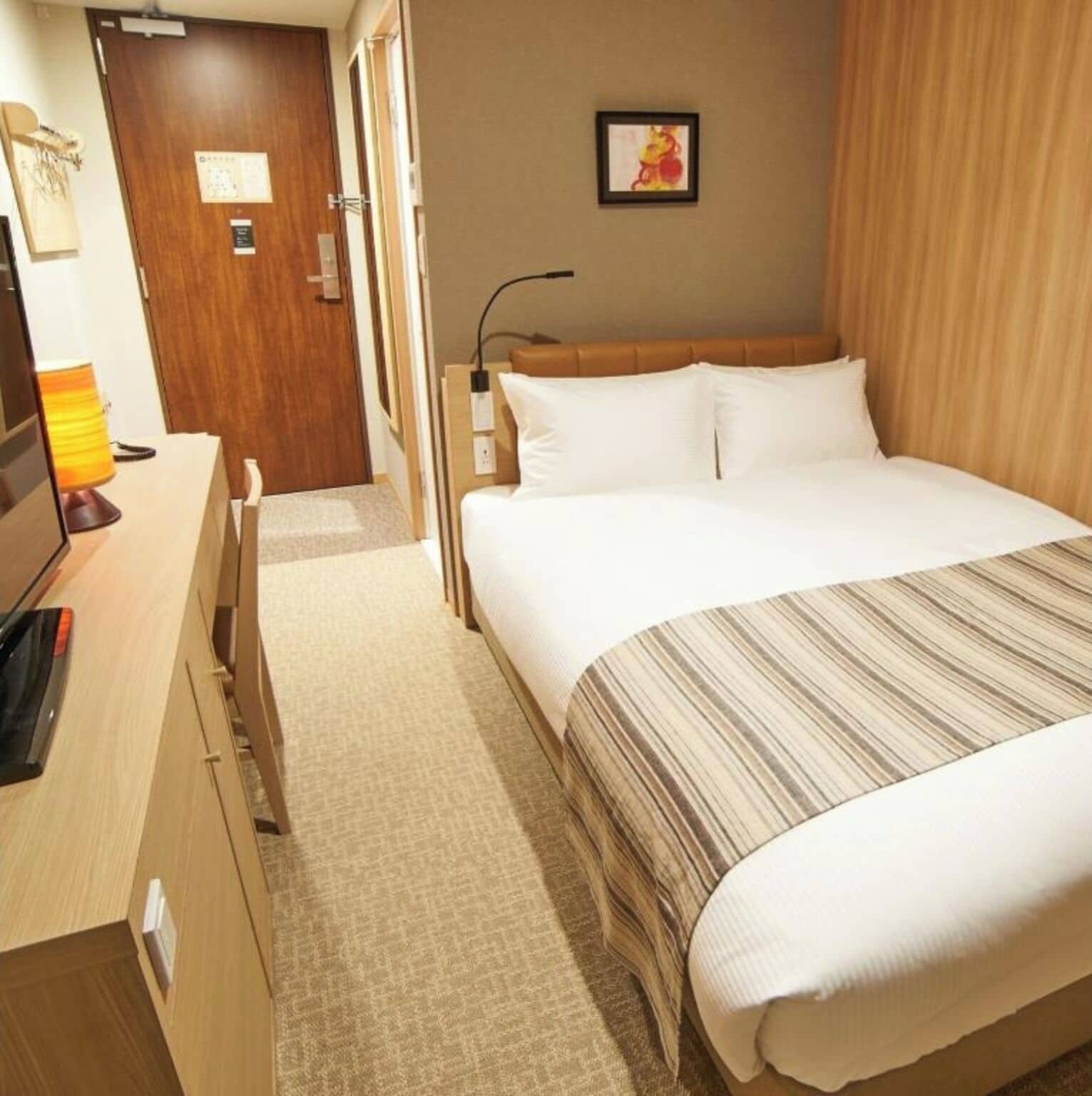 1 室のベッドルーム、デスク、アイロン / アイロン台、WiFi (無料)