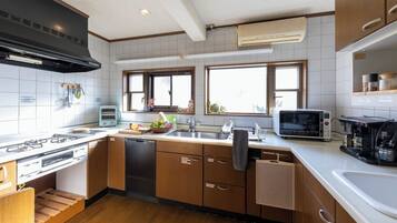 Fridge, microwave, stovetop, cookware/dishes/utensils