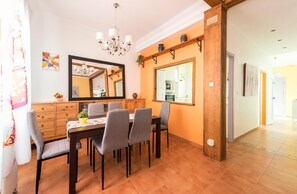 Dining - Cozy apartment in the heart of Madrid (Madrid)
