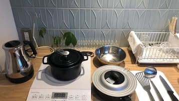 Fridge, microwave, stovetop, cookware/dishes/utensils