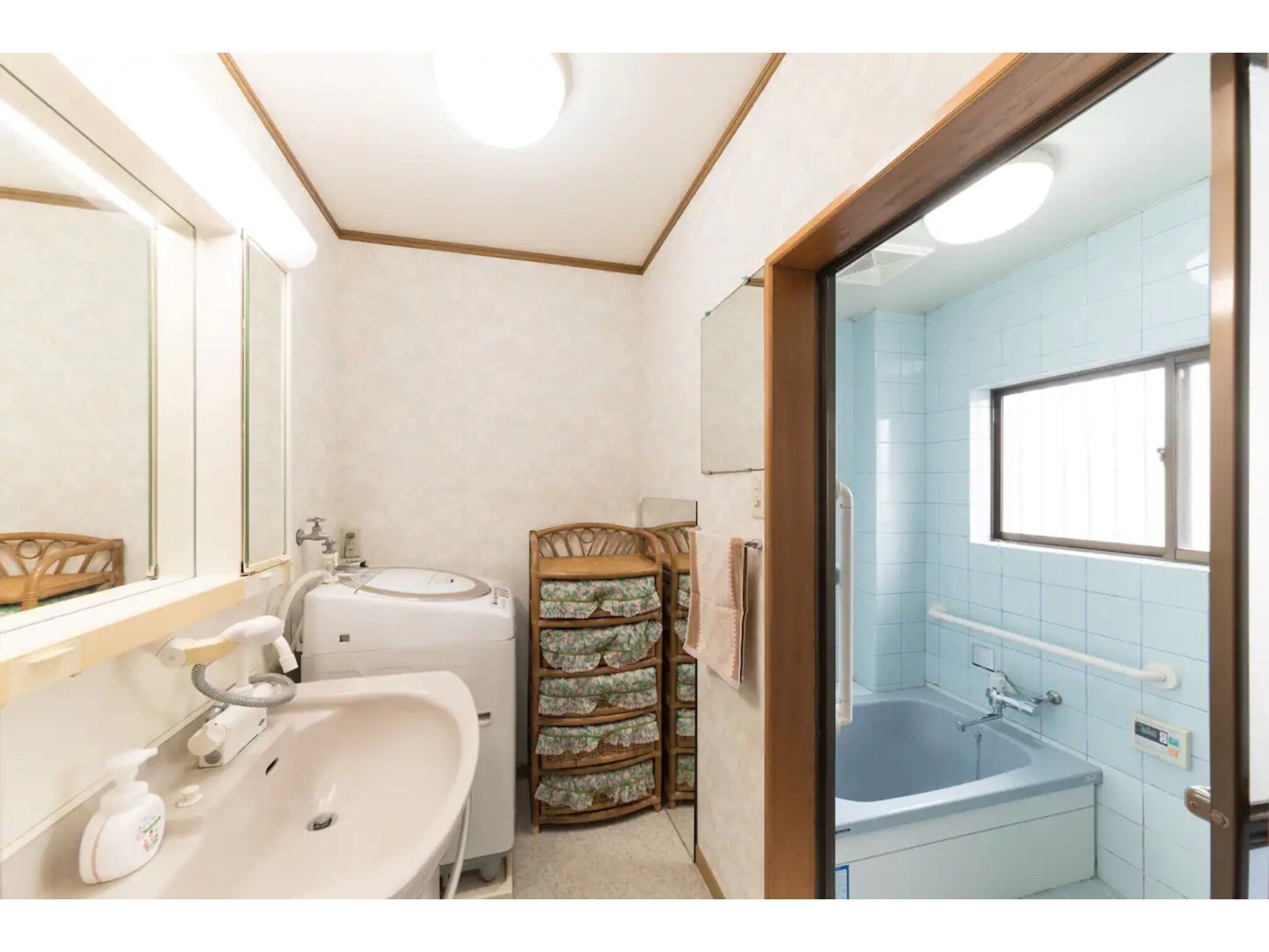 Hair dryer, towels