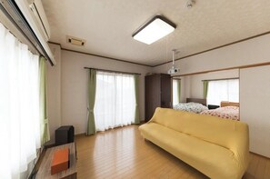 2 bedrooms, desk, iron/ironing board, free WiFi