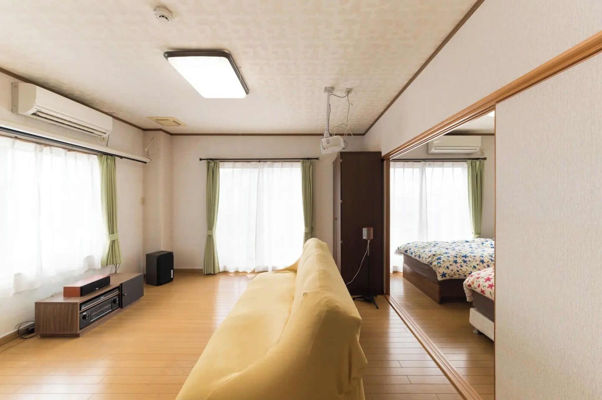 2 habitaciones, escritorio, tabla de planchar con plancha y wifi gratis 