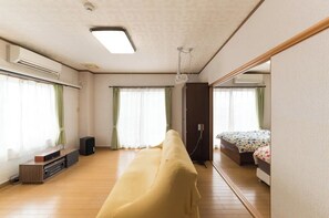 2 bedrooms, desk, iron/ironing board, free WiFi