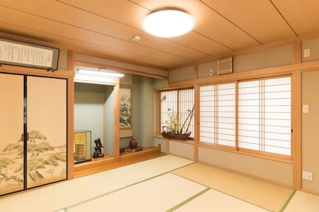 Interior. The inn is Goodrich where you can karaoke on a bi / Tokushima Tokushima
