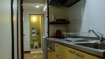 Fridge, microwave, stovetop, cookware/dishes/utensils