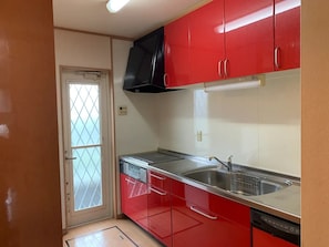 Fridge, microwave, stovetop, cookware/dishes/utensils