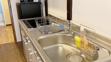 Fridge, microwave, stovetop, cookware/dishes/utensils