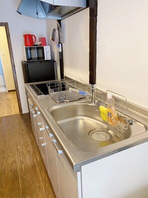Fridge, microwave, stovetop, cookware/dishes/utensils
