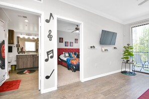 1 camera, una cassaforte in camera, ferro/asse da stiro