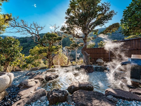 Property grounds. A modern Japanese hot spring inn with an openair bath A relaxing space with a garden / Atami Shizuoka