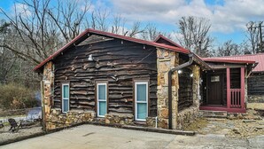 A rustic cabin with a stone foundation, a wooden exterior, and a red roof. - Asheville Rustic Cabin: Hot Tub, Pets ok, Fire Pit (Asheville)