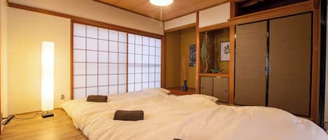 5 soverom, skrivebord, strykejern/-brett og wi-fi (inkludert)