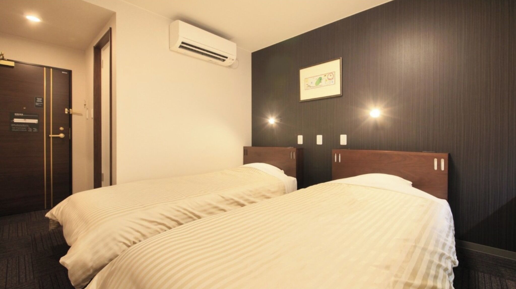 1 室のベッドルーム、デスク、アイロン / アイロン台、WiFi (無料)